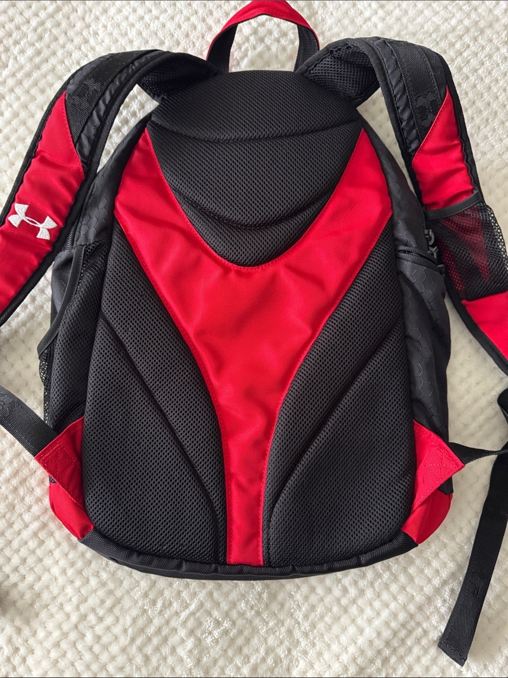 🎒 Under Armour Red & Black Backpack - Picture 4 of 12